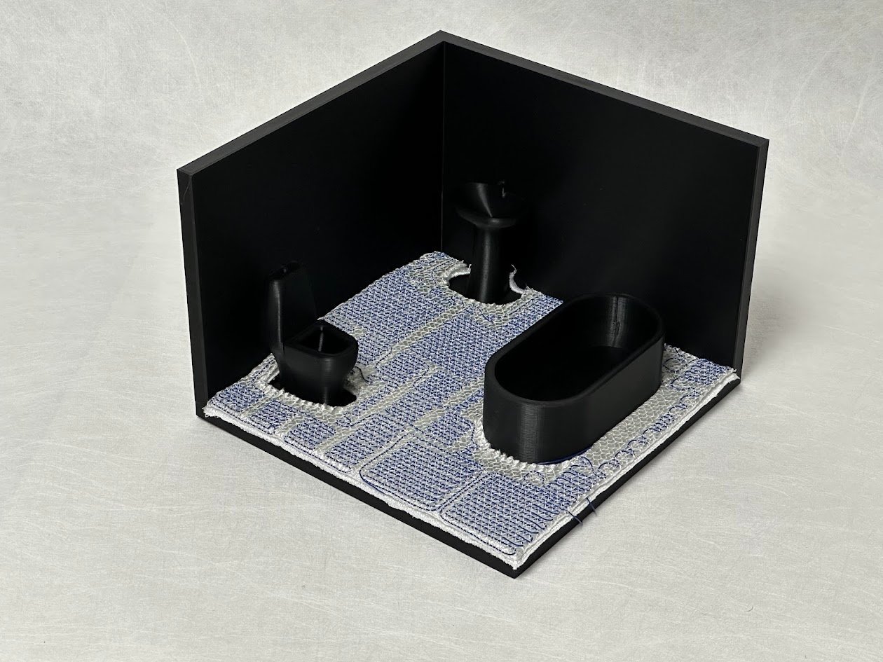 3D demonstrator with embroidered conductive panels